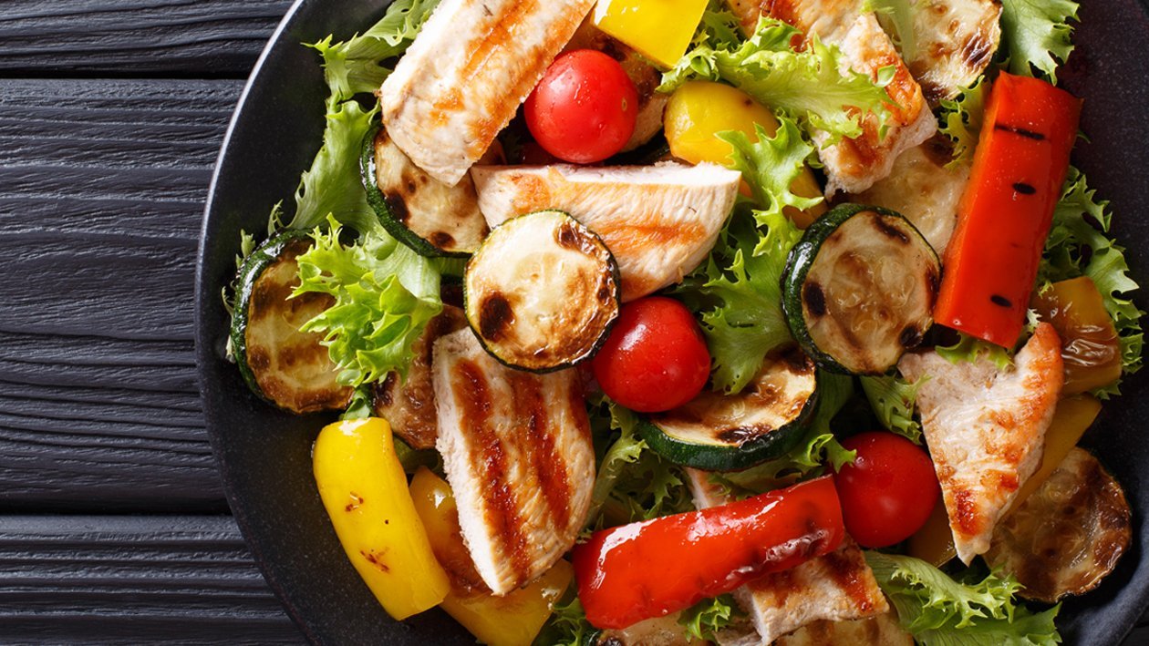 Grilintos salotos su vištiena